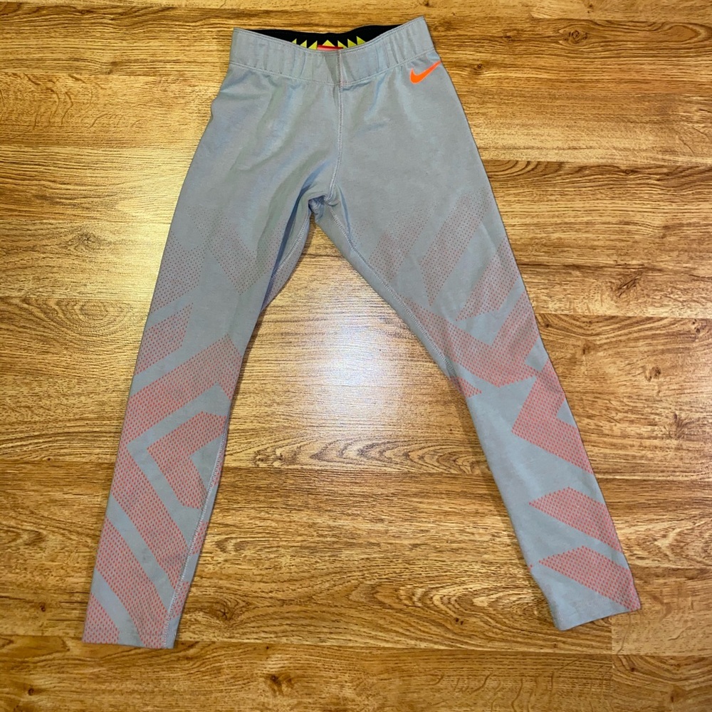 Cute cropped Nike leggings!